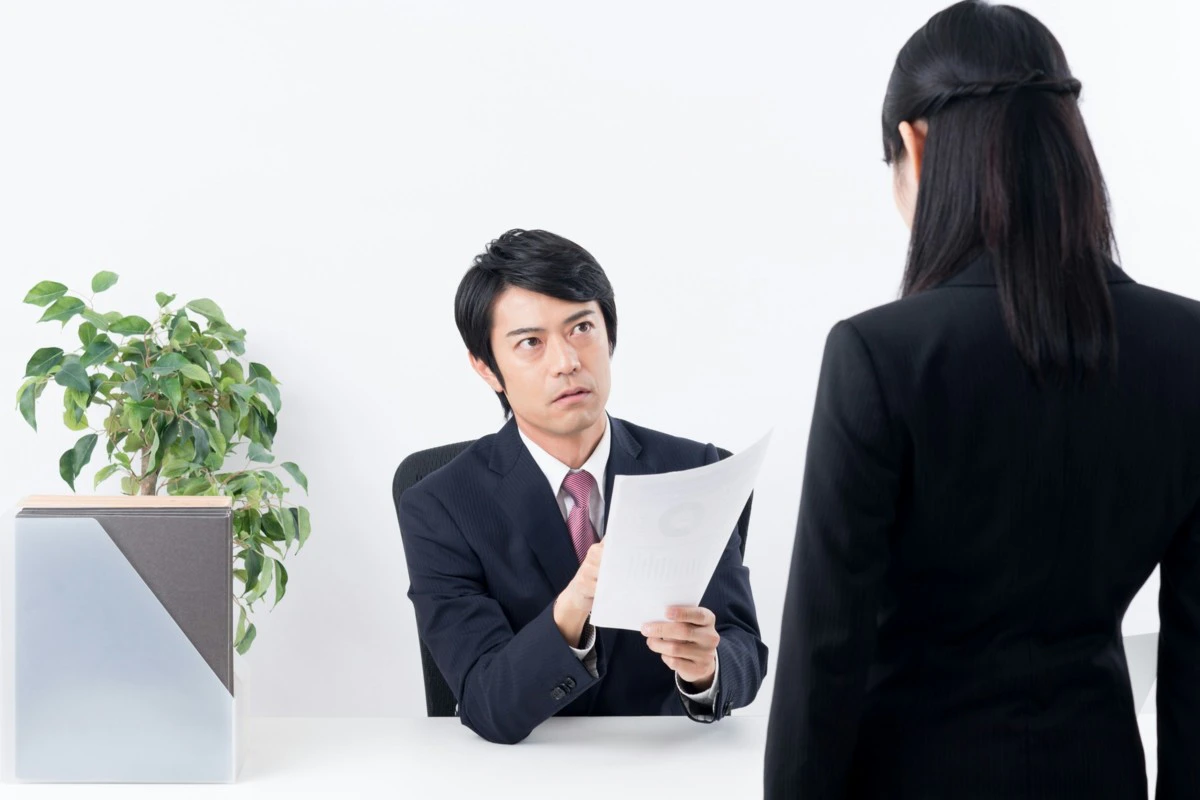 女性　怒る