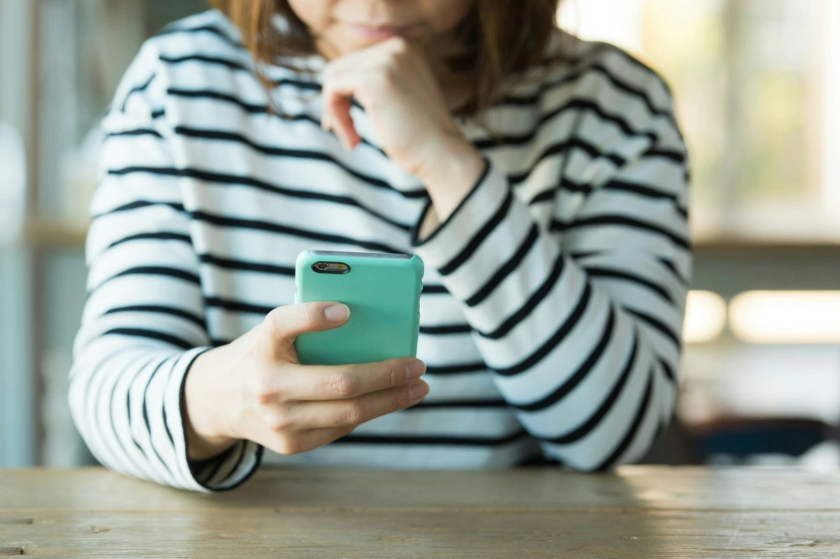 スマホ　女性