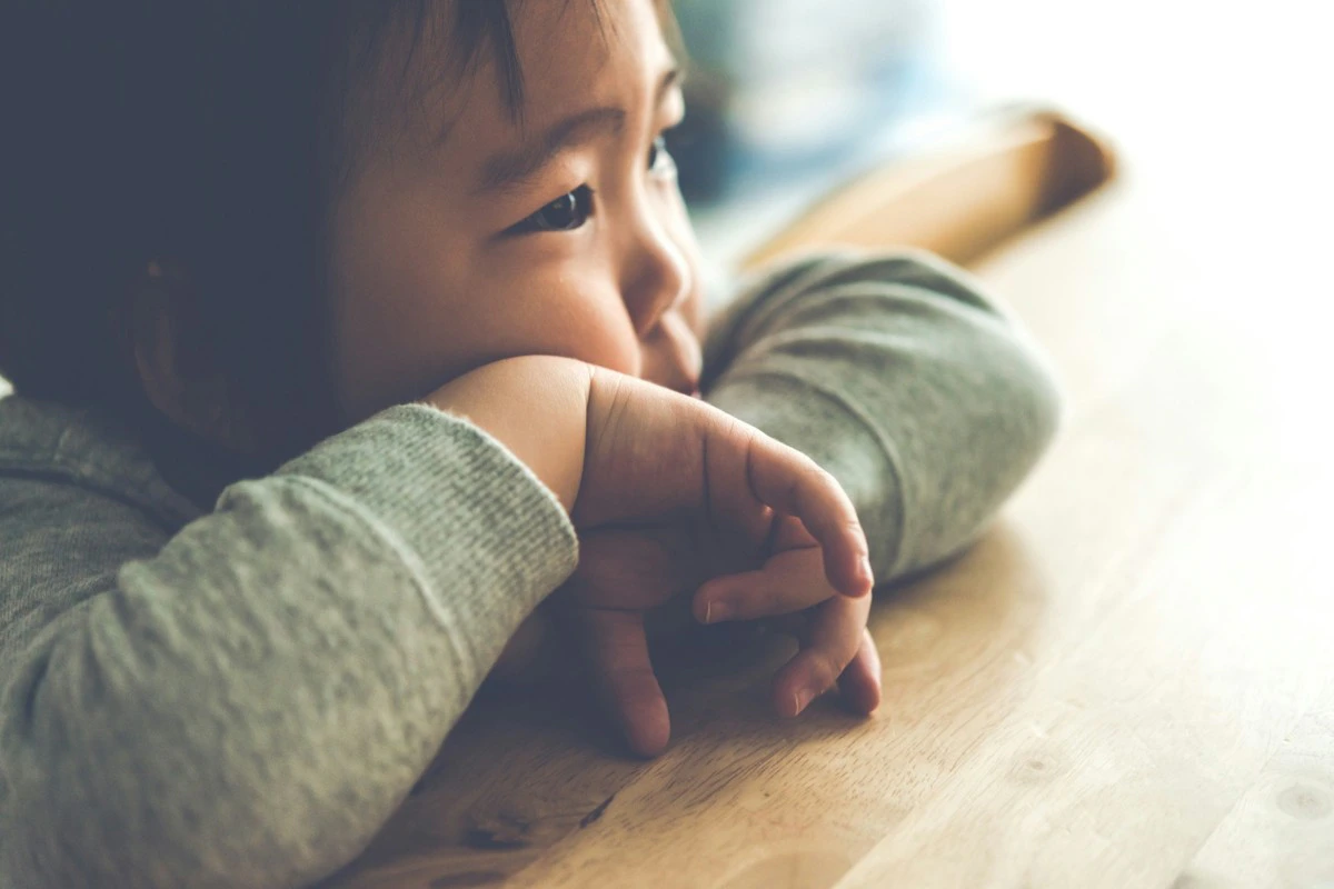 子ども　悲しい