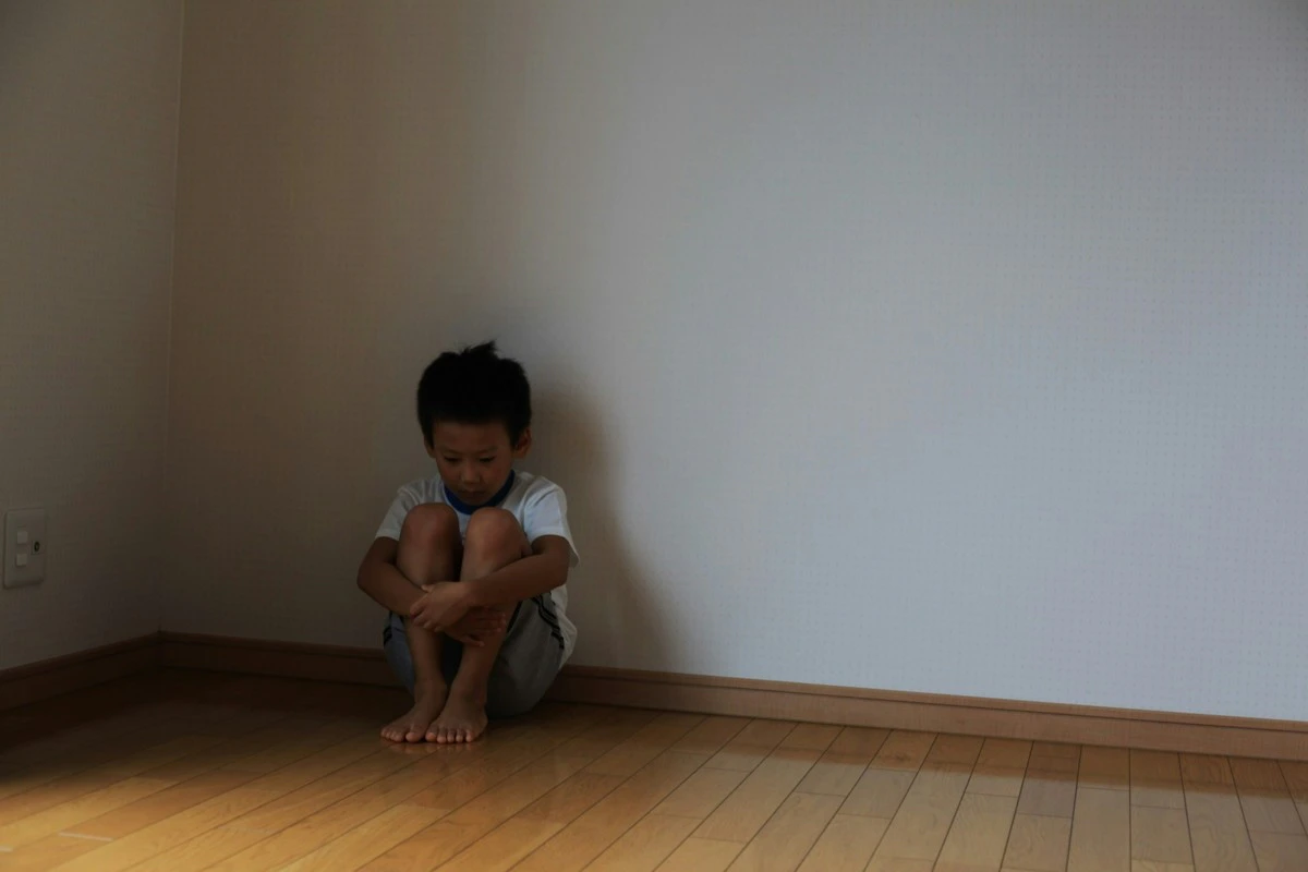 男の子　落ち込む