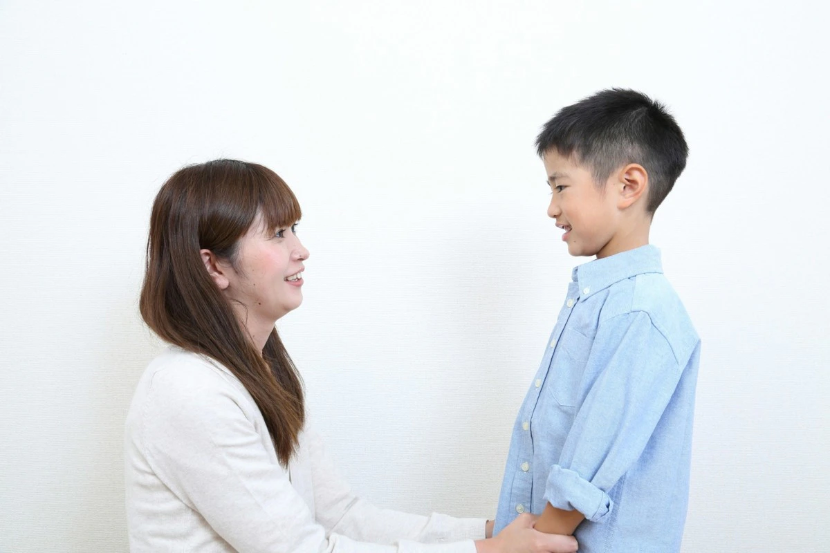 男の子　母　笑顔