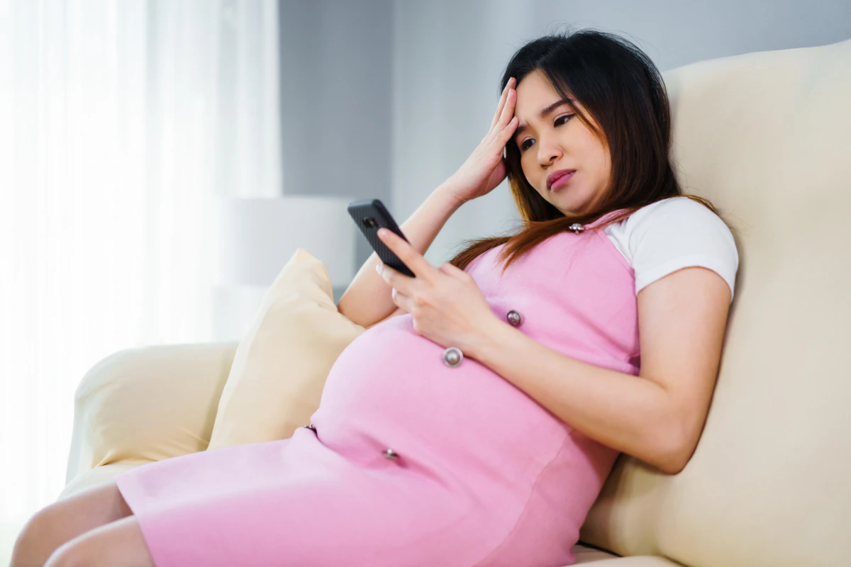 スマホ　泣く　妊婦