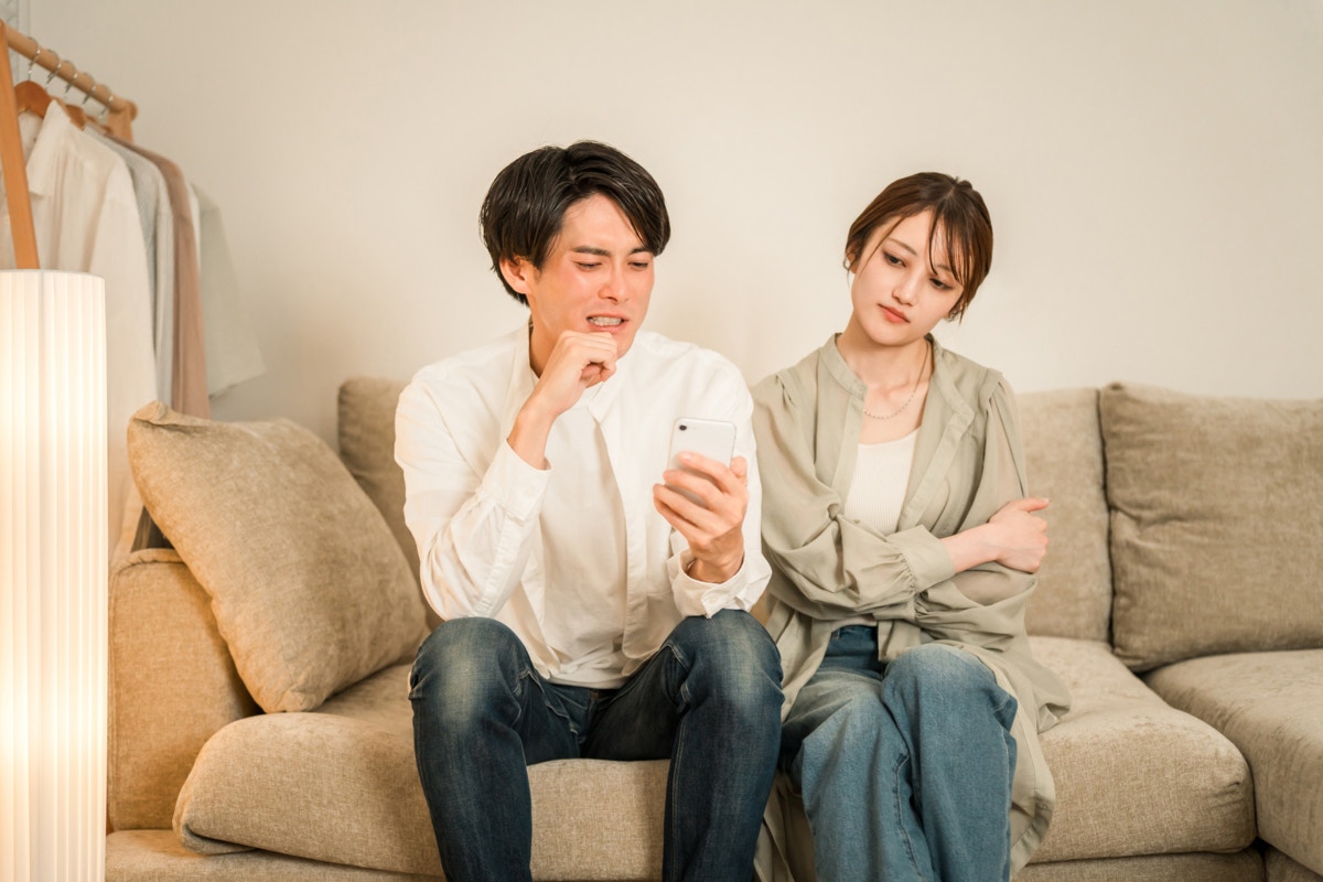 スマホ　夜　困惑