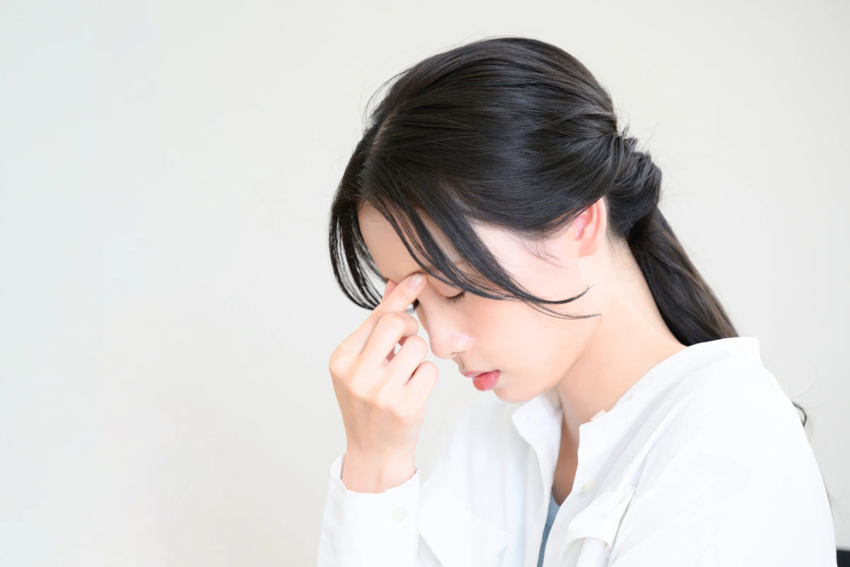 俯く　横顔　母親