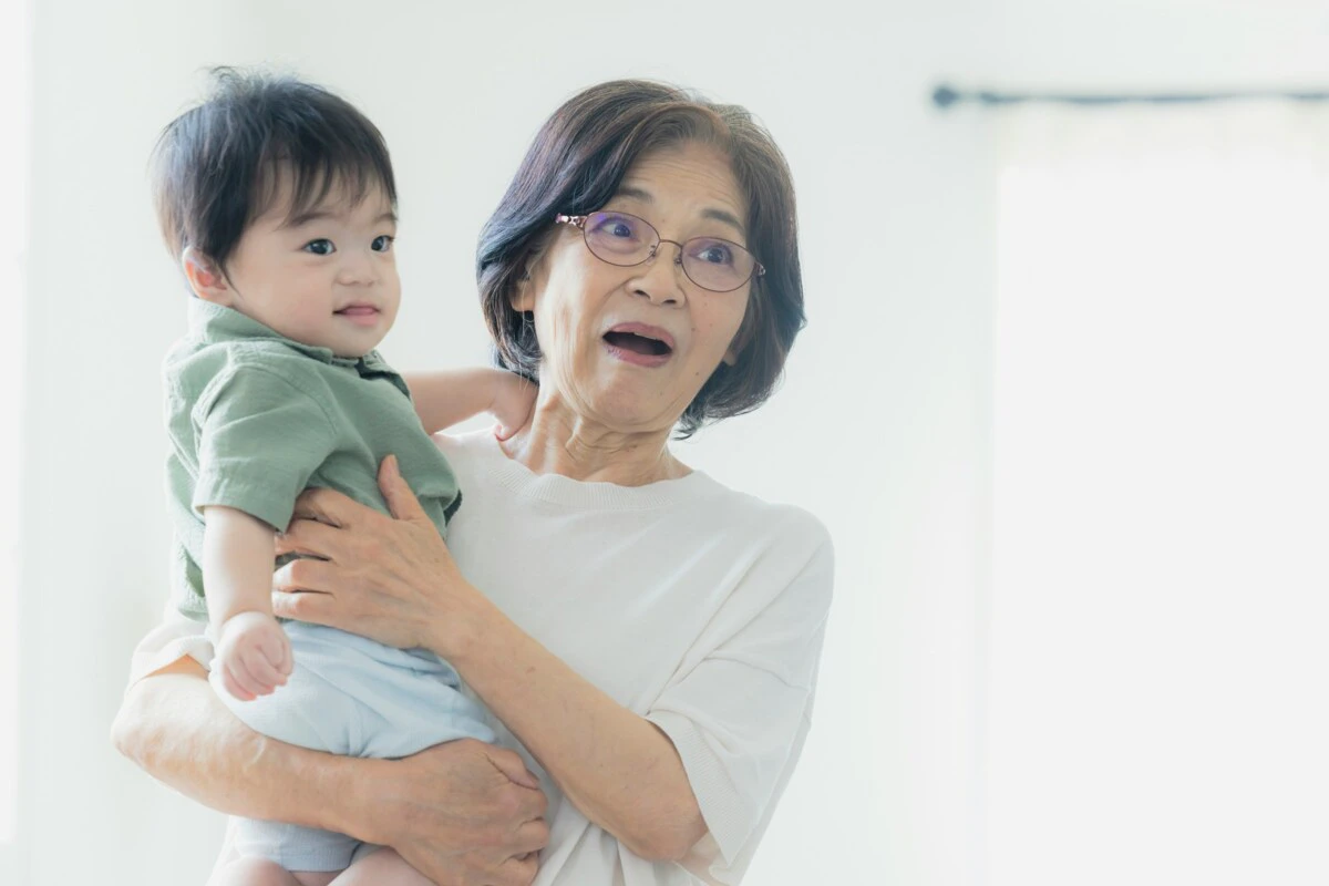 義母　赤ちゃん　抱っこ