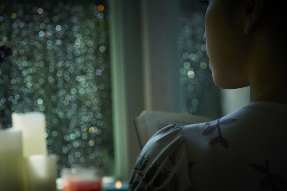 雨　夜　リビング