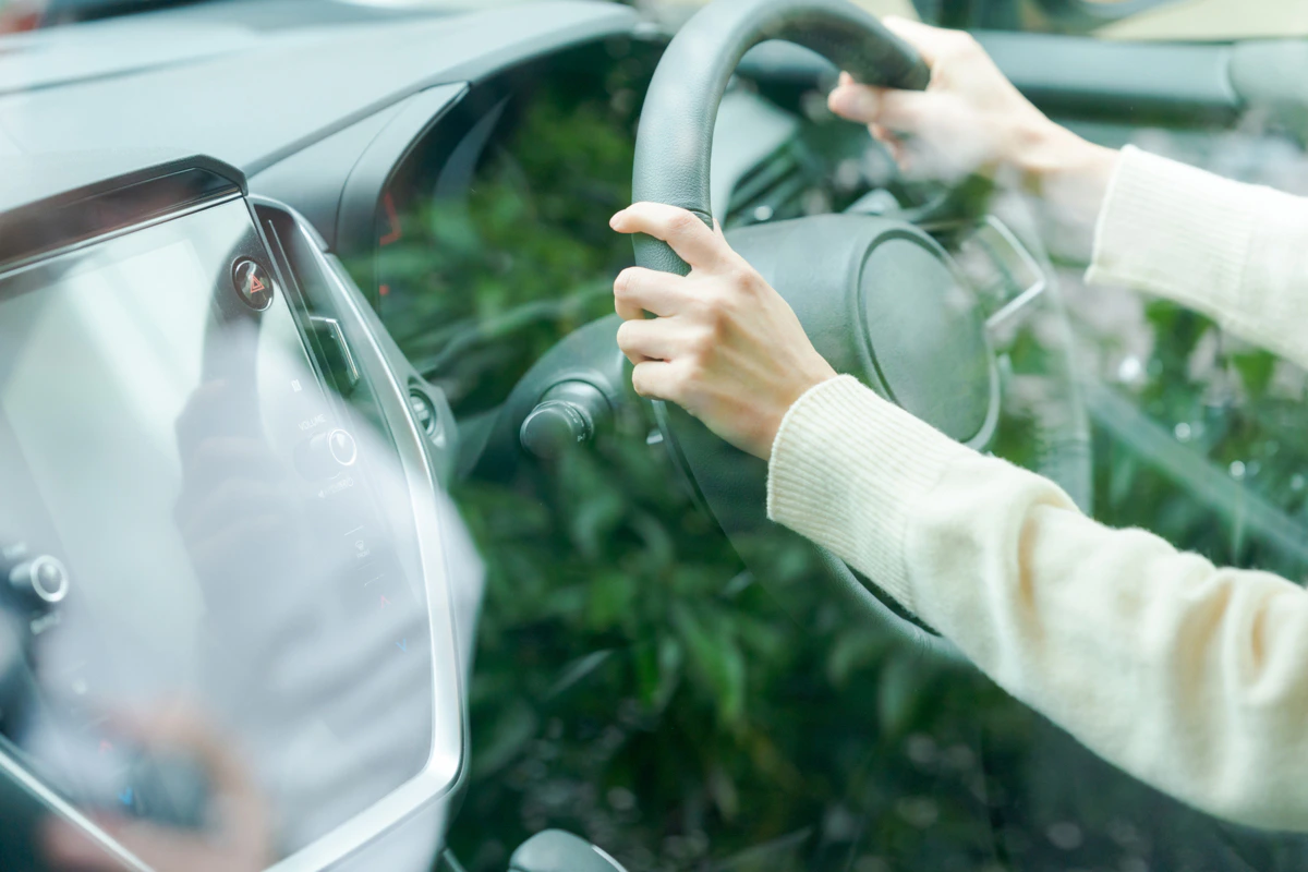 車　女性