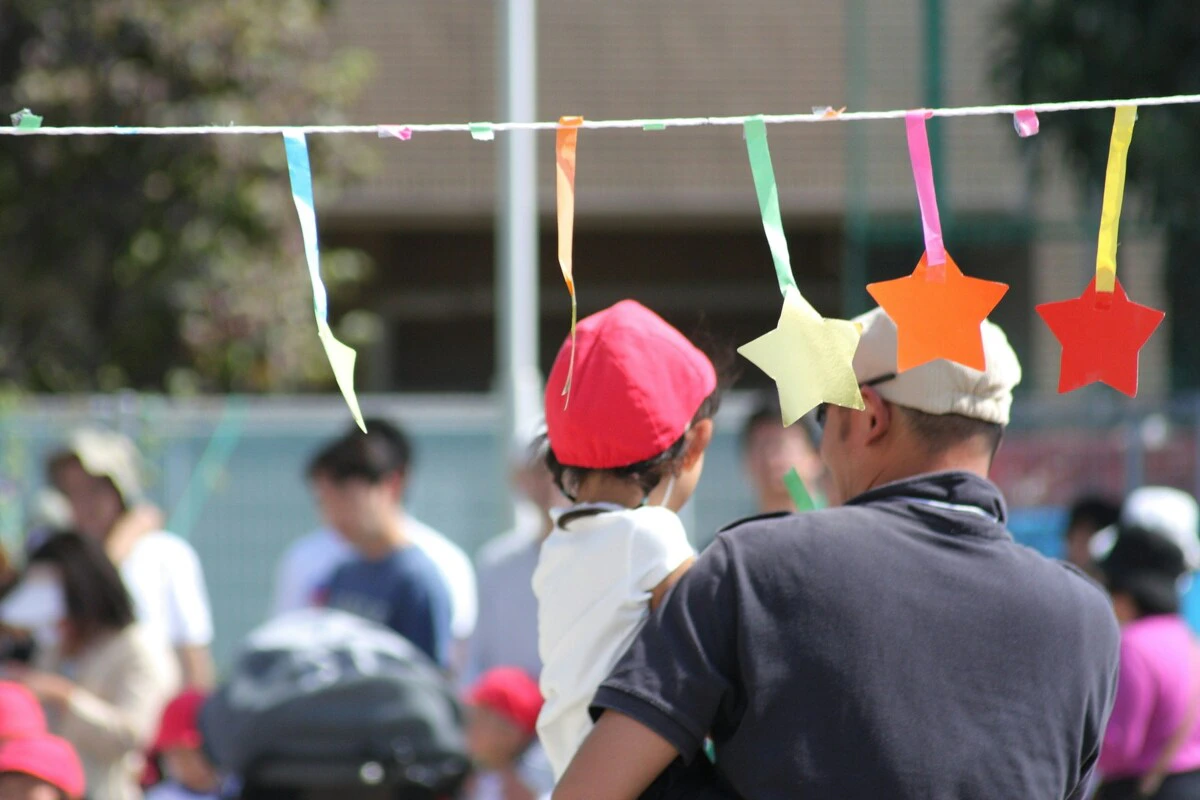 幼稚園　運動会　親子