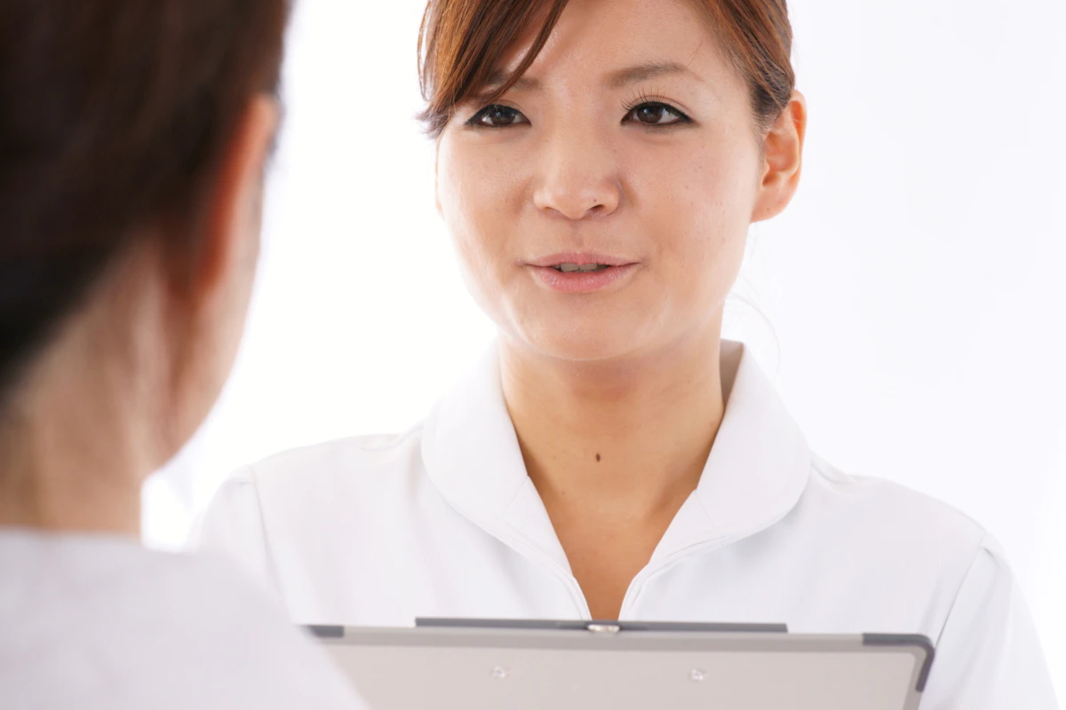 医療　女性　スタッフ
