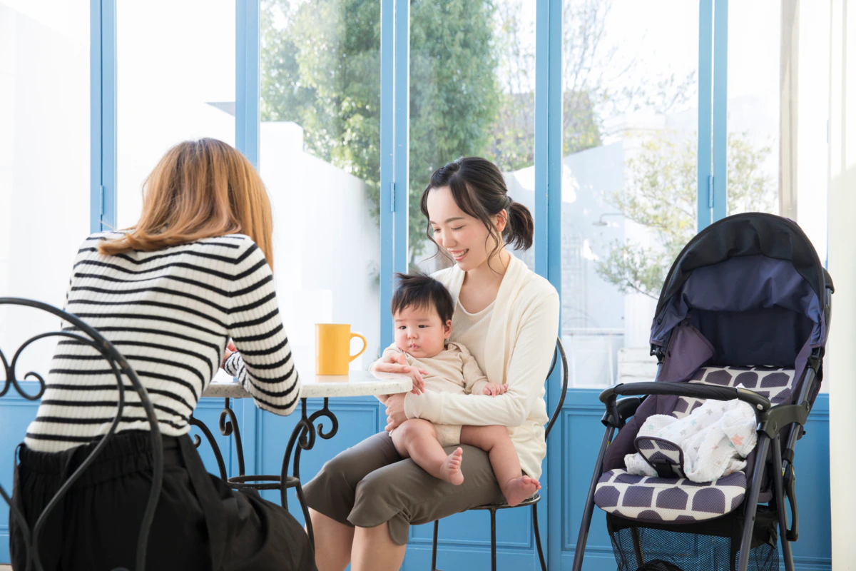 ママ友　抱っこ　カフェ