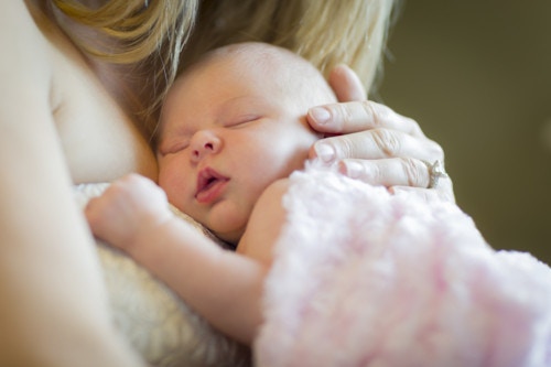 2ページ目) 新生児月経・新生児帯下とは？女の子の赤ちゃんに生理や 