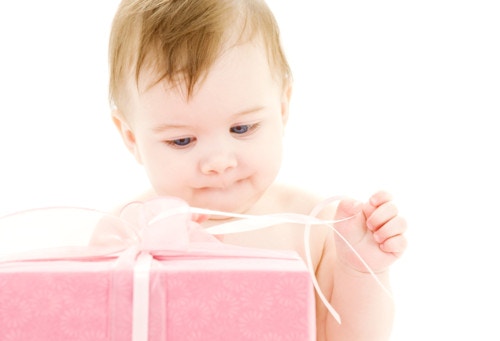 出産祝いは名入りグッズがおすすめ 喜ばれる赤ちゃんの名前入りグッズ15選 ママリ
