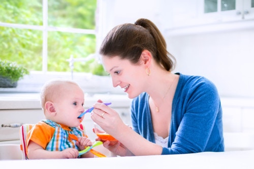 生後5ヶ月 6ヶ月から始める離乳食にベビーチェアがおすすめ 口コミで人気の椅子4選 ママリ