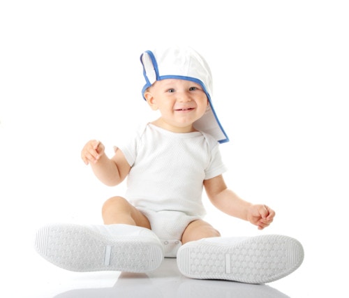 赤ちゃんの靴のサイズの目安と選び方 サイズアップのタイミングは ママリ