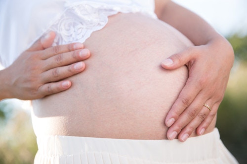 医療監修 妊娠33週目 妊婦は貧血に気をつけて 胎児は呼吸の練習をしています ママリ