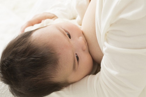 3ページ目 赤ちゃんの起こし方 朝から夜までの睡眠リズムと授乳方法まとめ ママリ