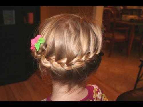 簡単に出来る女の子におすすめの可愛い髪型を紹介 編みこみやみつあみなどのヘアアレンジまとめ ママリ