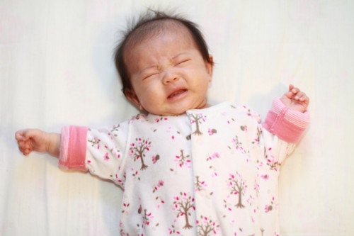新生児の夜泣きを放置してもいい 上手な夜泣きの対策とは ママリ