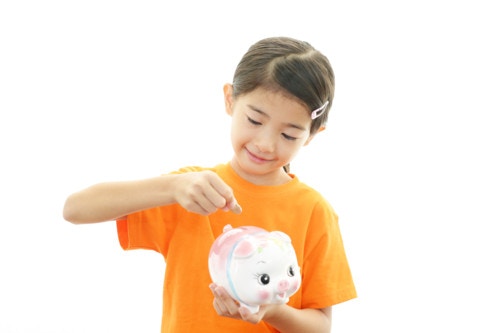 子供の養育費の平均はいくらくらい 生活費と幼稚園から大学までの教育費など かかる費用の内訳 ママリ