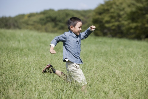 男の子　日本人　空