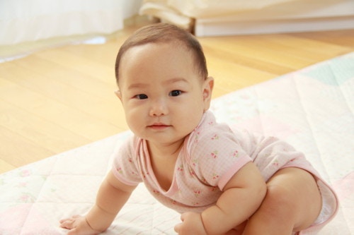 生後6ヶ月の赤ちゃんの特徴とは 身長と体重 お座りや遊び方の変化 ママリ