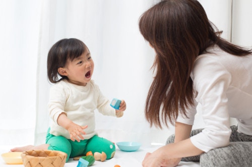 生後12ヶ月の赤ちゃんの特徴とは 身長と体重や赤ちゃん言葉の使用 歩き出し クレヨン ペンの使用など ママリ 生後12ヶ月の赤ちゃんの特徴とは 身長と体重や赤ちゃん言葉の使用 歩き出し クレヨン ペンの使用など ママリ