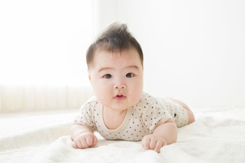 生後3ヶ月 4ヶ月の赤ちゃんの特徴は ママリ