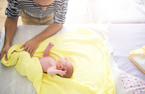 赤ちゃんのおしりふきにはコットンがおすすめ 選び方のポイントやお湯を使用した作り方 ママリ