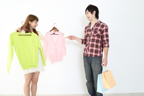 妊娠初期の服装で注意すること 選び方のポイントを紹介 ママリ 妊娠初期の服装で注意すること 選び方のポイントを紹介 ママリ