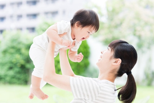 赤ちゃんの笑わせ方やコツを教えて 赤ちゃんを笑わせる方法15選 ママリ