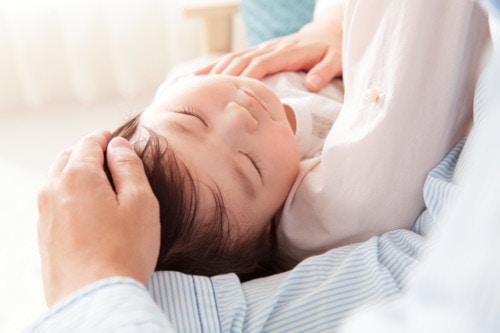 医療監修 予防接種後に赤ちゃんが熱を出すのは副反応 発熱への対処法と注意点 ママリ