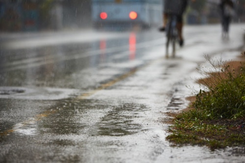 雨の日も自転車で通園する しない ママもレインコートを着る 聞いてみました ママリ 雨の日も自転車で通園する しない ママもレインコートを着る 聞いてみました ママリ