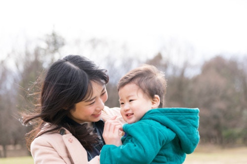 寒い時期 赤ちゃんとのお出かけに便利 秋冬に活用したい 便利な防寒グッズ6選 アチコチ By ママリ 寒い時期 赤ちゃんとのお出かけに便利 秋冬に活用したい 便利な防寒グッズ6選 アチコチ By ママリ