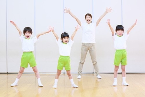 おかあさんといっしょ よしお兄さん りさお姉さんが今年卒業へ 新メンバーも紹介 ママリ おかあさんといっしょ よしお兄さん りさお姉さんが今年卒業へ 新メンバーも紹介 ママリ