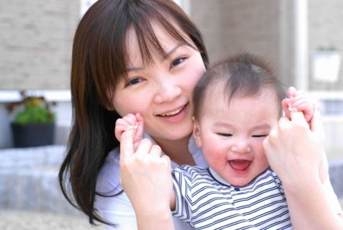 赤ちゃん　笑顔　日本