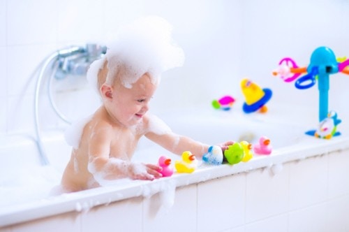 赤ちゃんとのお風呂 ママ一人でいれるとき どうしてるの 必要な心がけと入浴の流れ ママリ