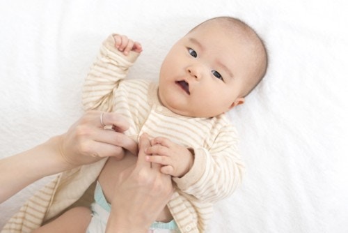 冬生まれの赤ちゃんにおすすめ 準備したものや実際に着させた服を紹介 ママリ