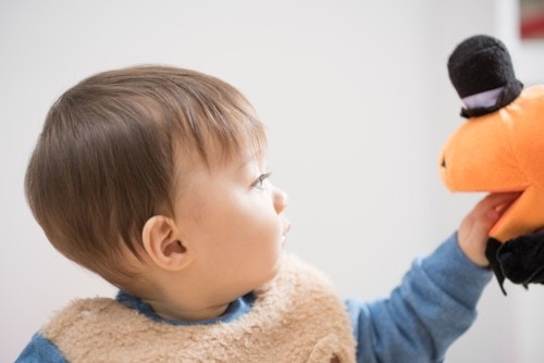 食事に集中しない こうしたら集中して離乳食を食べるようになった アイデア5選 ママリ 食事に集中しない こうしたら集中して離乳食を食べるようになった アイデア5選 ママリ