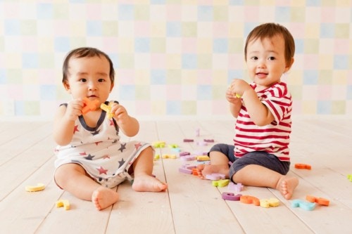 子供にスマホ動画を見せてしまうのは ダメ母 うまくやめさせる方法ってあるの ママリ 子供にスマホ動画を見せてしまうのは ダメ母 うまくやめさせる方法ってあるの ママリ