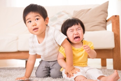 明日が来るのがこわい 2人育児が壮絶過ぎて もう母親をやめてしまいたいです ママリ 明日が来るのがこわい 2人育児が壮絶過ぎて もう母親をやめてしまいたいです ママリ
