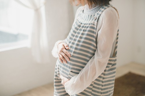 妊娠初期 おなかが膨らみ始める時期はいつから 体験談も紹介 ママリ