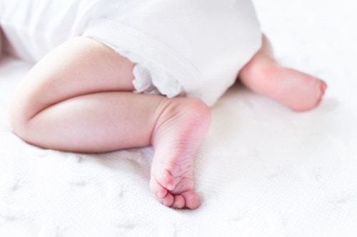 赤ちゃんの動きが活発になったら パンツタイプのおむつで注意したいポイント2つ ママリ 赤ちゃんの動きが活発になったら パンツタイプのおむつで注意したいポイント2つ ママリ
