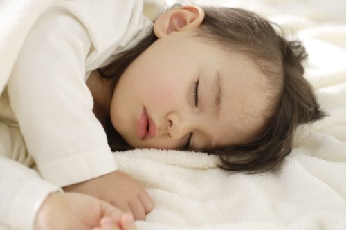 1歳で抱っこの寝かしつけを卒業するには 先輩ママのアドバイス ママリ 1歳で抱っこの寝かしつけを卒業するには 先輩ママのアドバイス ママリ