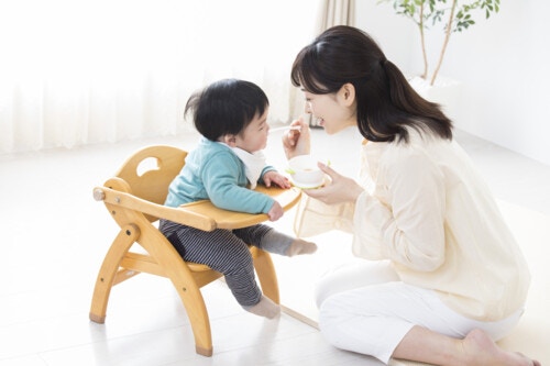 ベビーチェアはおしゃれで機能的なものを買いたい 種類やおすすめの商品 体験談をご紹介 ママリ ベビーチェアはおしゃれで機能的なものを買いたい 種類やおすすめの商品 体験談をご紹介 ママリ