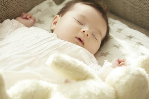 生誕の記念に 赤ちゃんの人生の第一歩を記す手形 足形の残し方 ママリ 生誕の記念に 赤ちゃんの人生の第一歩を記す手形 足形の残し方 ママリ