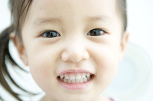 医療監修 子供の虫歯の見分け方 年齢別の虫歯ができやすいポイントと予防法 ママリ