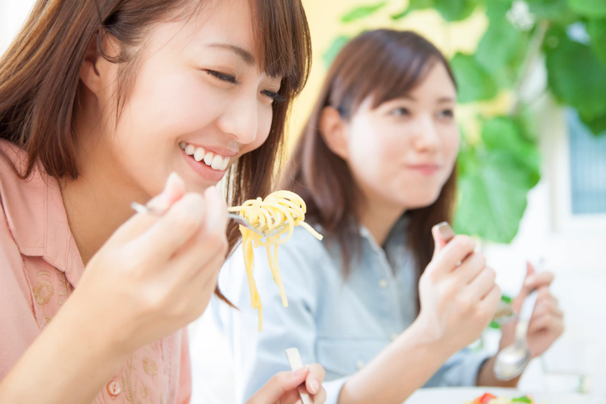 パスタ　女性　ランチ　友達