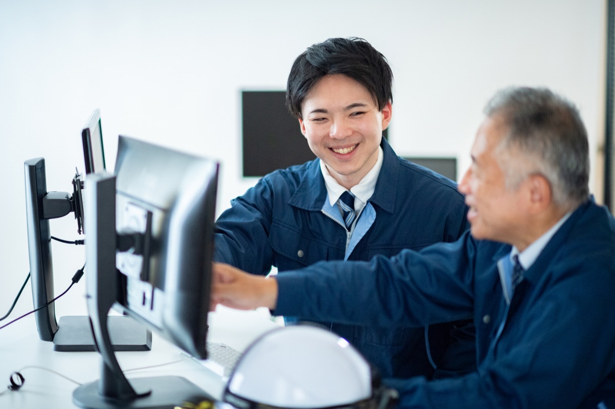 職場　パソコン　後輩