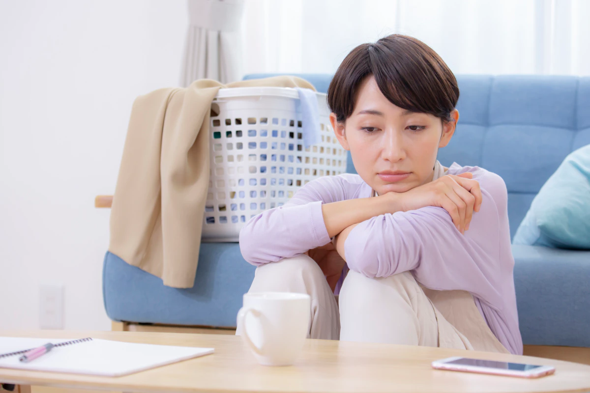主婦　悩む　リビング