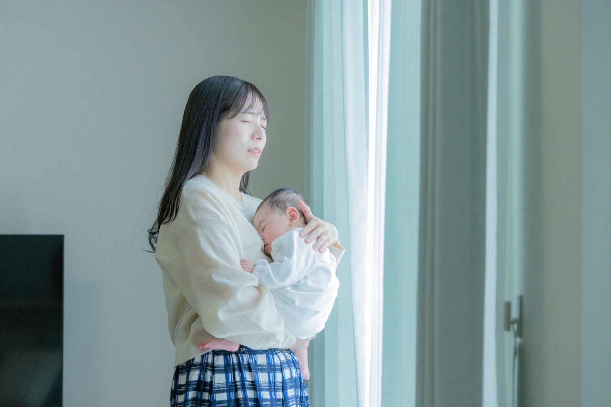 女性　不安　赤ちゃん